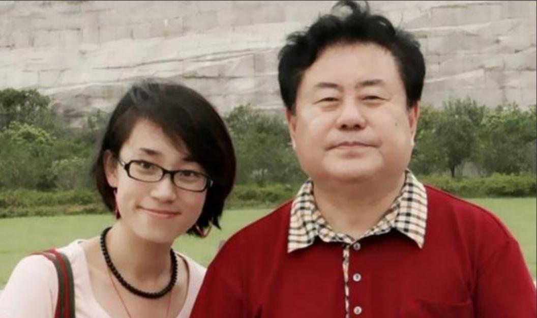 1981年，著名作曲家徐沛东向女友崔静求婚成功，然而到了领结婚证的那一天，徐沛东