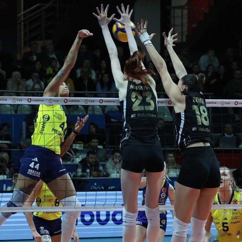 🙌玛丽娜.马尔科娃的拦网高度，这个角度看到了胸口。可怕。