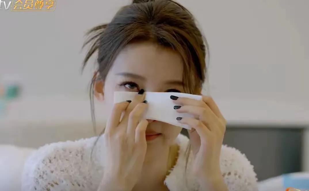 看来生活能力不同，真的是会影响生活质量。家里乱出了新高度的管乐，和家里极简的孙