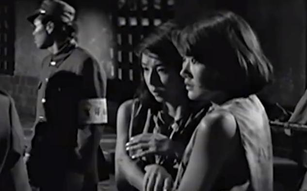 1938年，为了满足自己对女性生殖构造的好奇心，一鬼子军医让人把一女人使劲儿摁倒