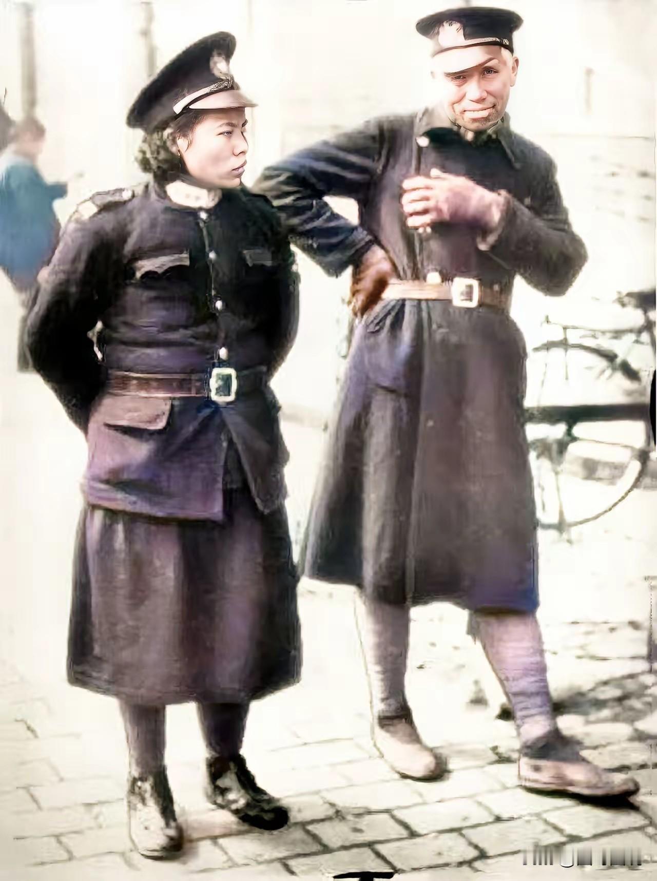 这些伪警察其实也是无奈，但是在当时维护社会秩序做出了不小的贡献，他们也都是普通人