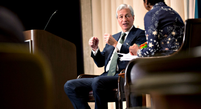 摩根大通CEO一语惊人：美国需要反思对华关系的不足！据美国消费者新闻与商业频道（