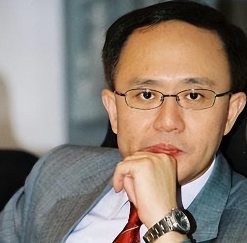 每年上百万中国人出国留学，美国却在全球吸收77亿人里的人才。教育部数据证实，我