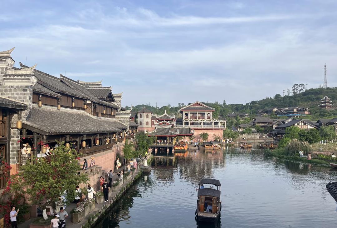宜宾!一座来了就真不想走的城市!真心劝大家，别只知道成都重庆，宜宾才是被严重低