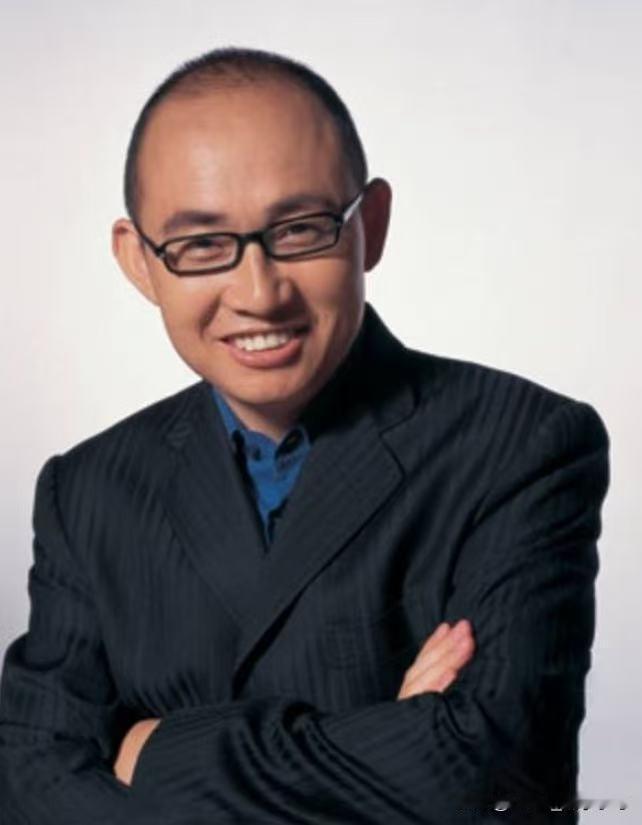 昨天跟地产圈的一个朋友聊起潘石屹,我特好奇问:他凭什么能成为百亿大佬?他