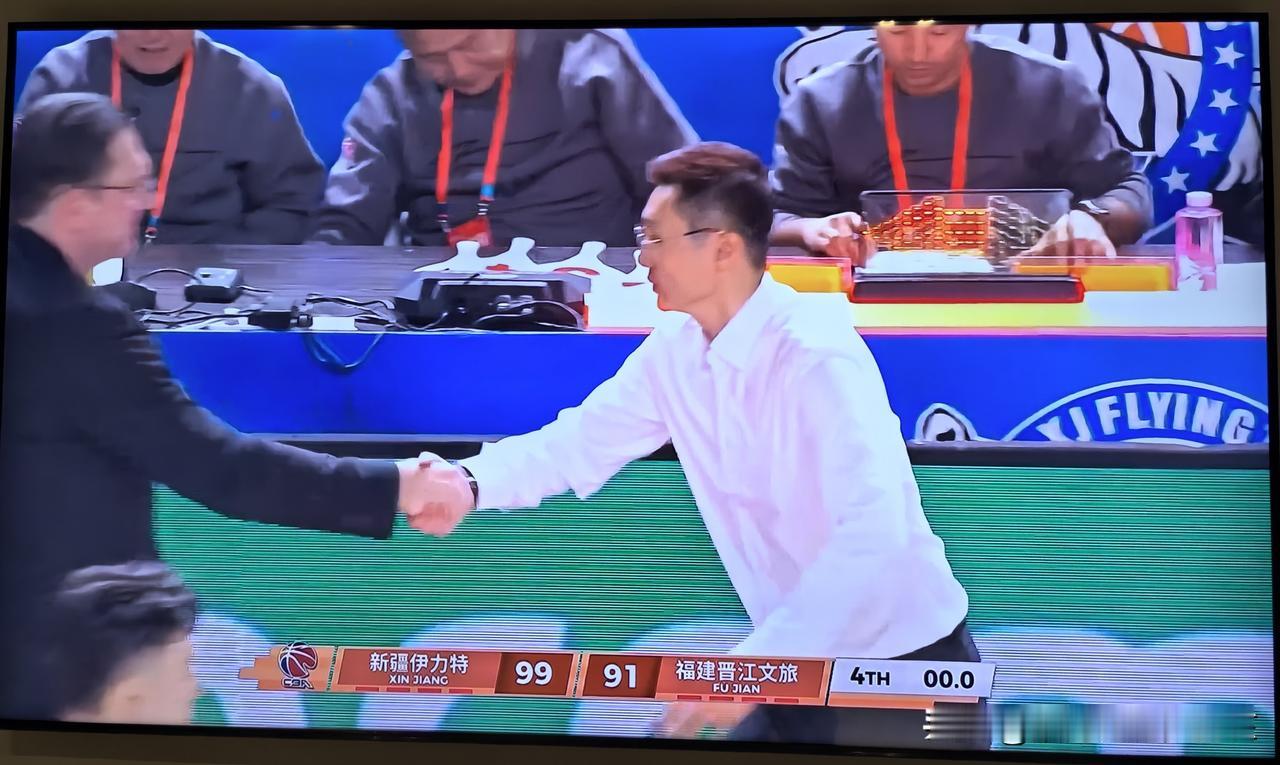 新赛季首战，新疆队99比91战胜福建。看了本场比赛，出现了3个不得不说的事实：