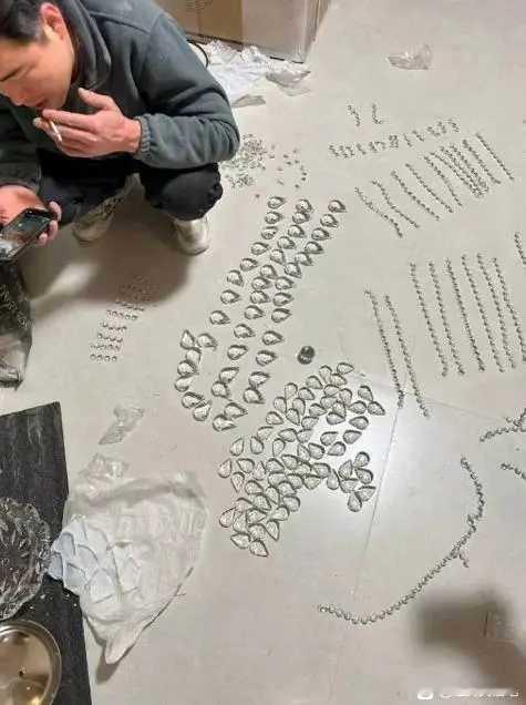 大哥，你这烟都抽多久了呀[呲牙笑]