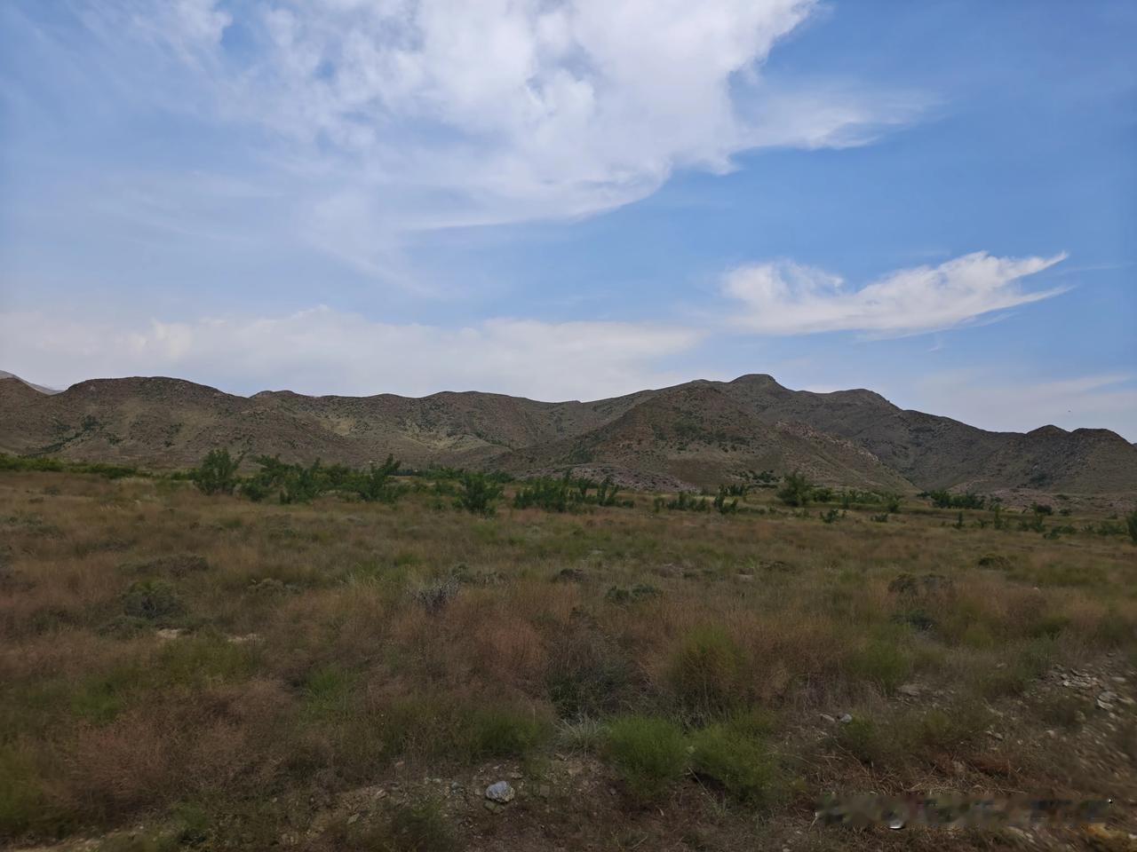 贺兰山风光——贺兰山位于宁夏北部，又称阿拉善山，为中国西北地区第一大南北走向的山