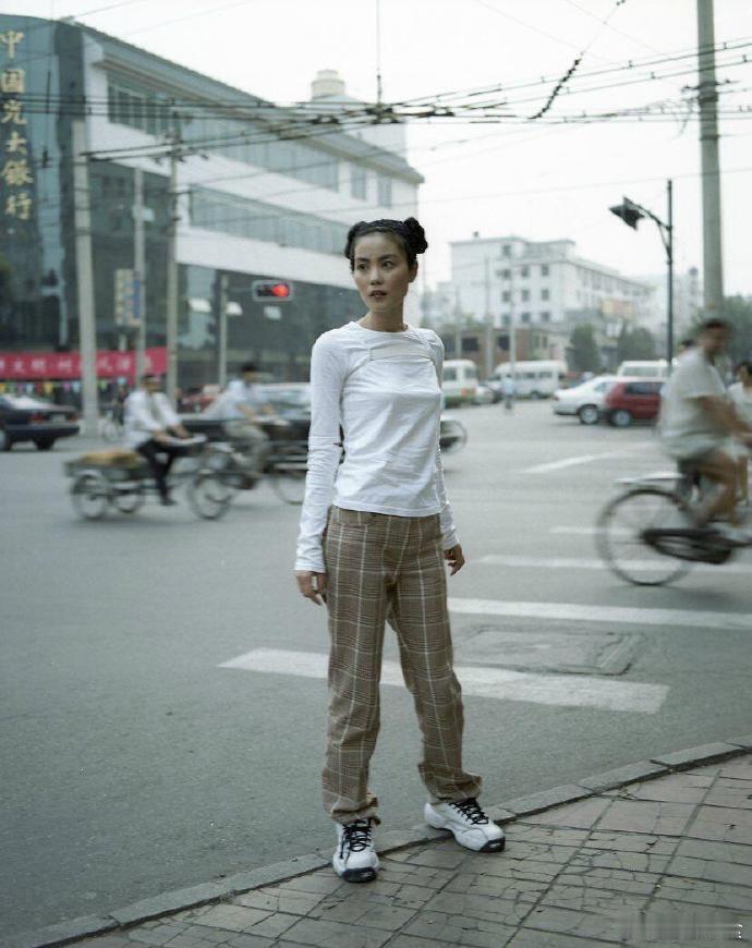 90年代的王菲，自带一股洒脱