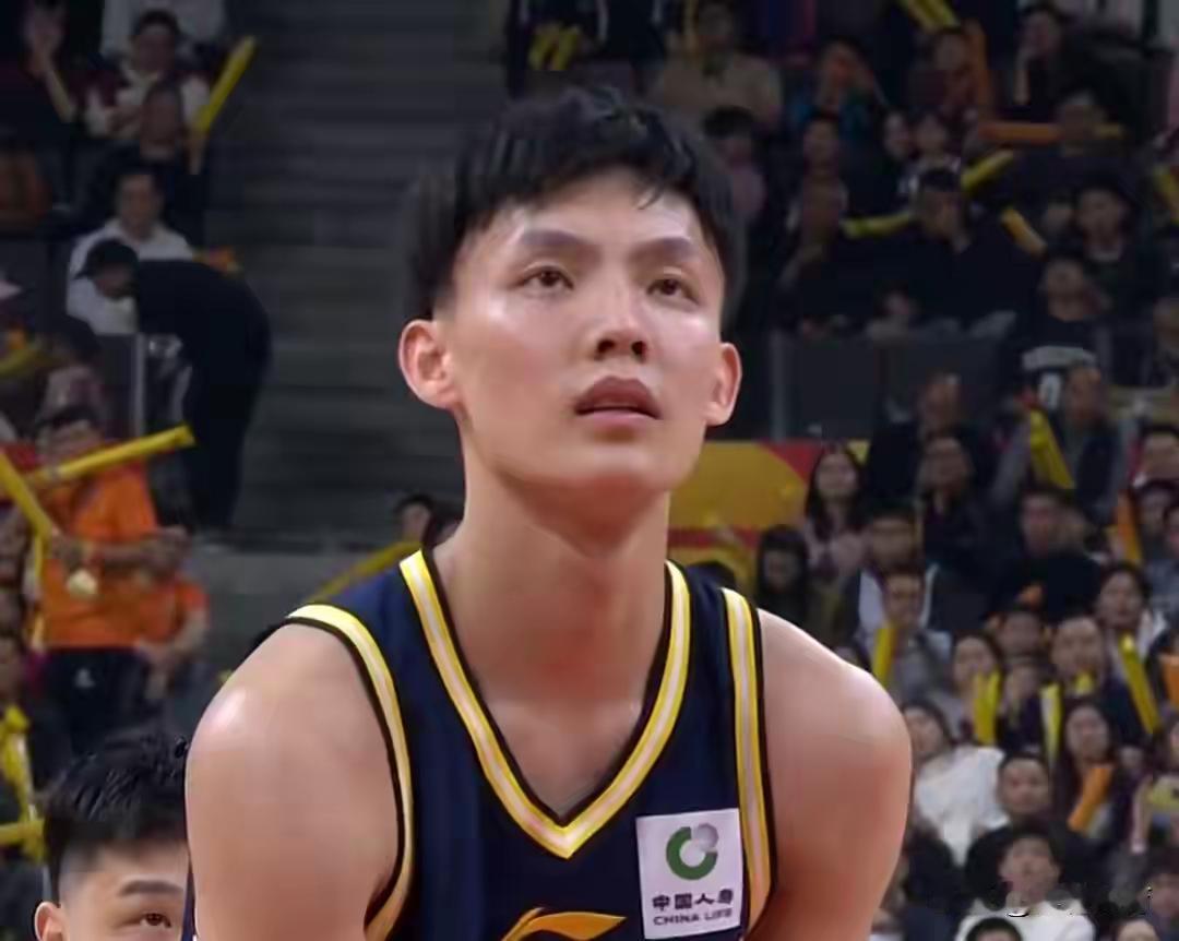四条大鱼，CBA联赛休赛期四条大鱼引起关注，首先广东东莞男篮徐中锋，如果没有顶薪