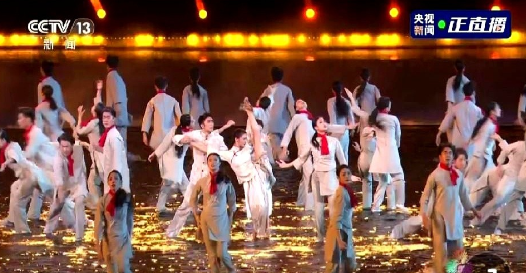 卧槽！昨晚全运会开幕式3000多个演员直接在水里站了整整40分钟！这阵仗也太