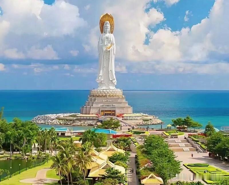 国内最值得去的十大海滨城市，去过5个算旅行达人！你去过几个？1.三亚：亚龙