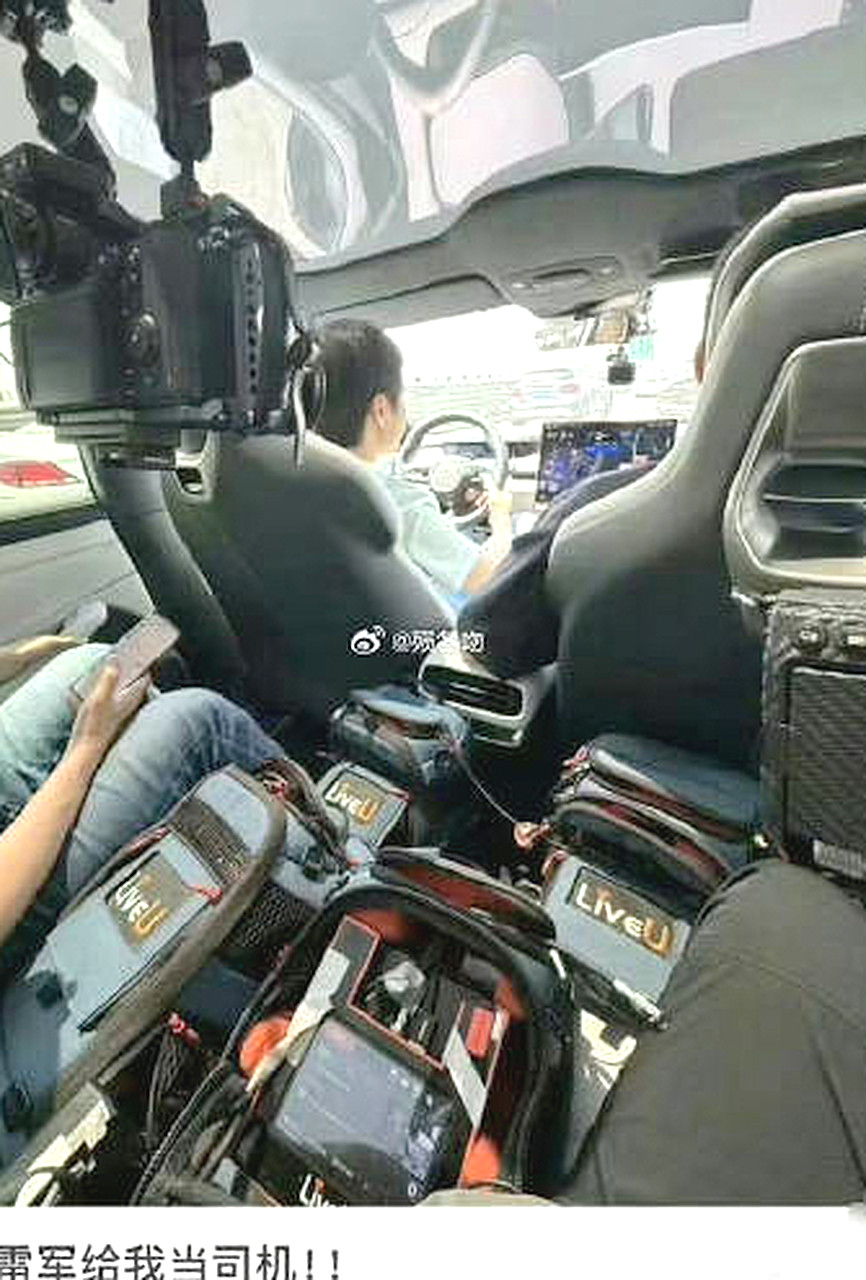 这应该是雷军最想删除掉的一张照片