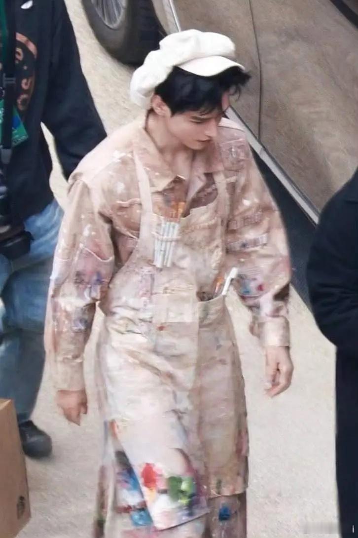 在男明星的红毯里，龚俊是为数不多不boring的​​​