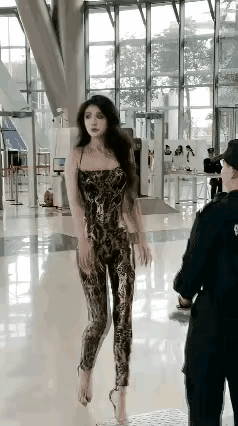 美女百千万，唯你最好看。[滑稽笑][滑稽笑][滑稽笑]