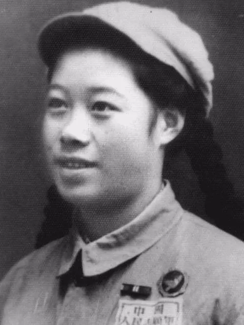 上甘岭战役中，女护士王清珍看到一名伤兵小腹肿胀严重，尿液憋的伤兵非常痛苦，她就想