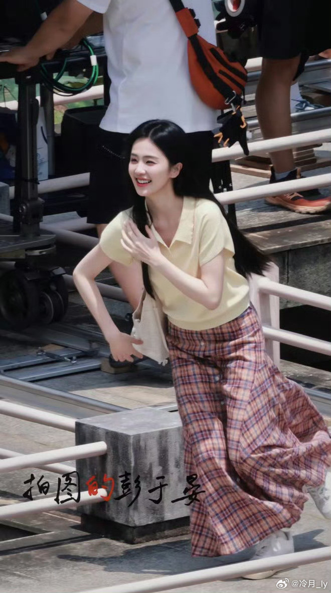 白鹿完全妈妈又可清纯小白花也可御姐多种型态切换自如