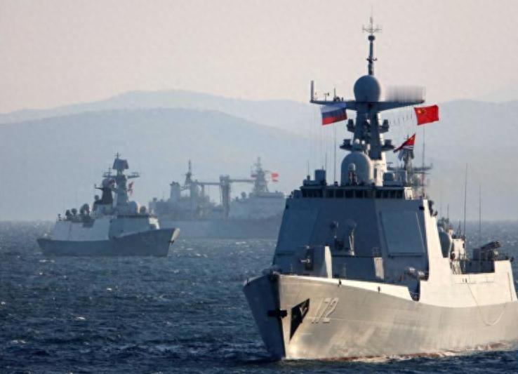 解放军曝出最新动作，上百艘军舰集结，日本很慌，赖清德呼吁备战。 不得不说，解