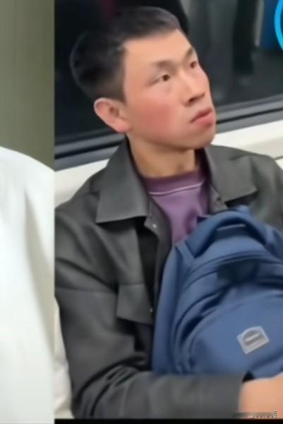 看这老太太在地铁上，干的龌龊事，被小伙子一顿胖揍！今天看了一个内容，天黑了，