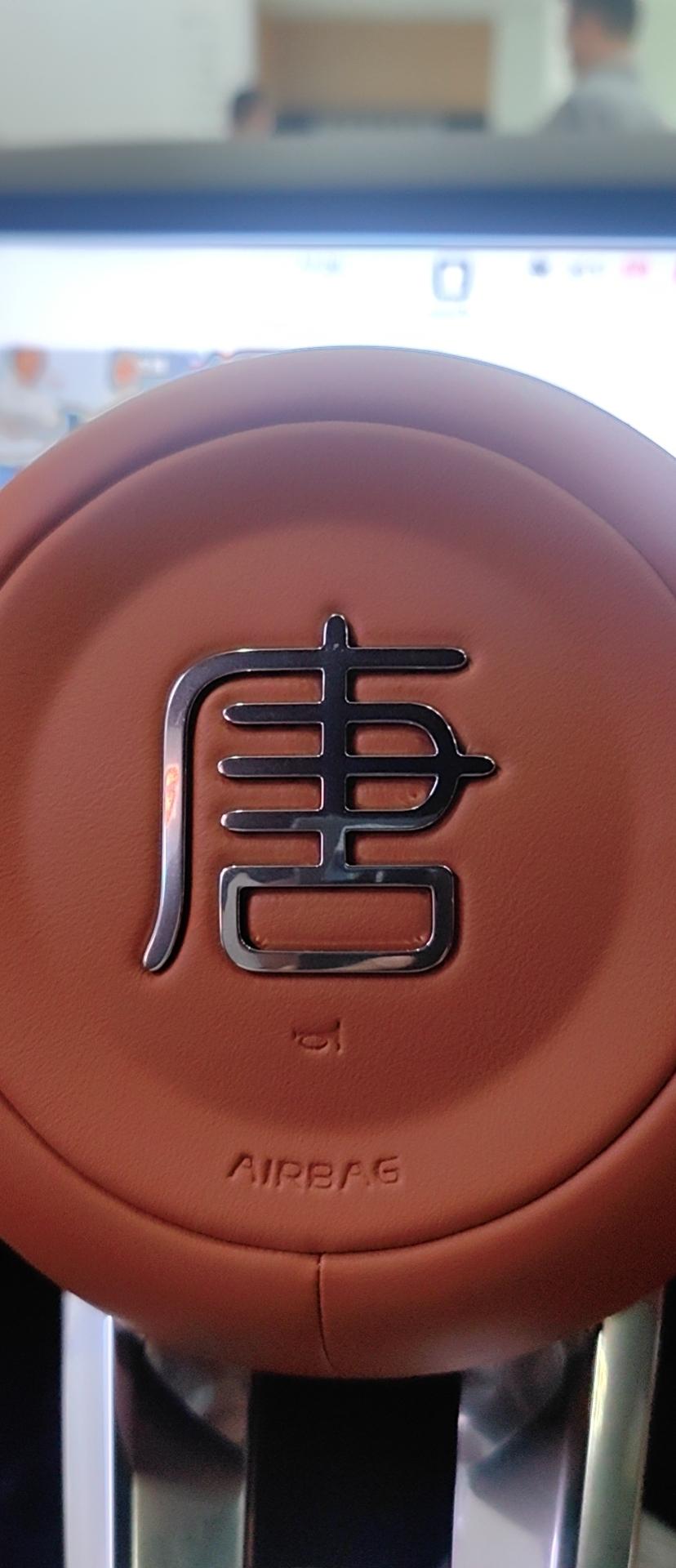 昨天陪朋友去看了比亚迪大唐，他当场就交了订金。后来在一起吃饭时，我问他为什么不选