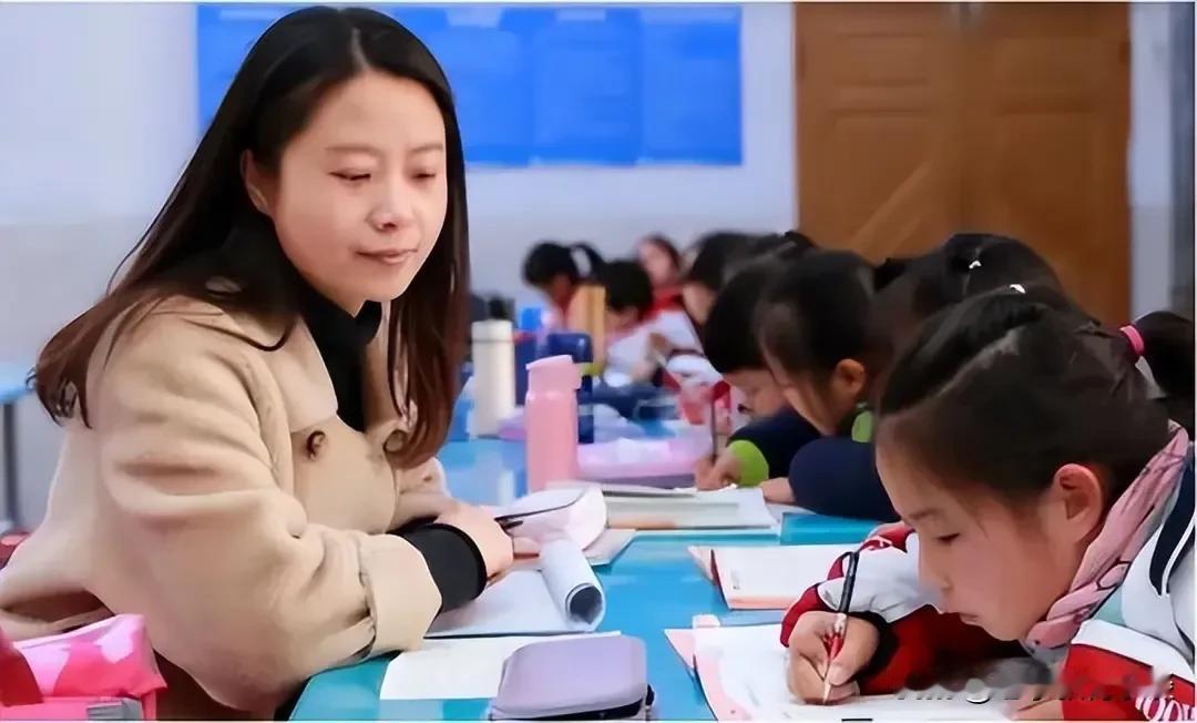 一线老师总是被轻松拿捏，背后的真相扎心了有些学校管理者，不断地试探一线老师的