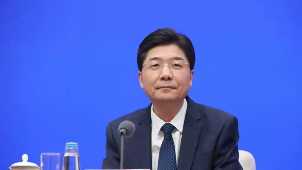 姚高员出生1968年8月，浙江慈溪人，1996年8月参加工作。之前担任过温州市委