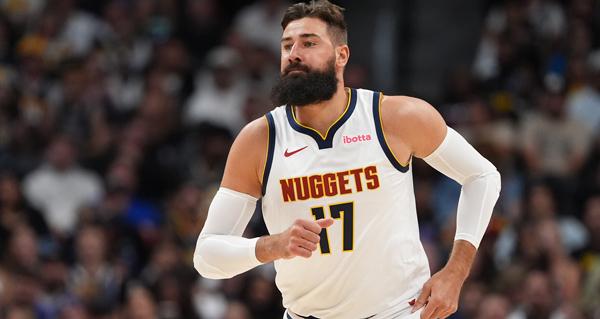 丹佛掘金队与中锋约纳斯·瓦兰丘纳斯对其三年合同的最后一年进行了调整，将合同的保障