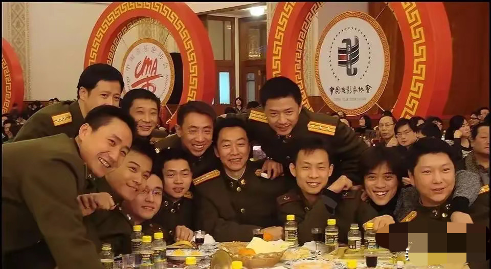 这里面谁的军衔最高啊？