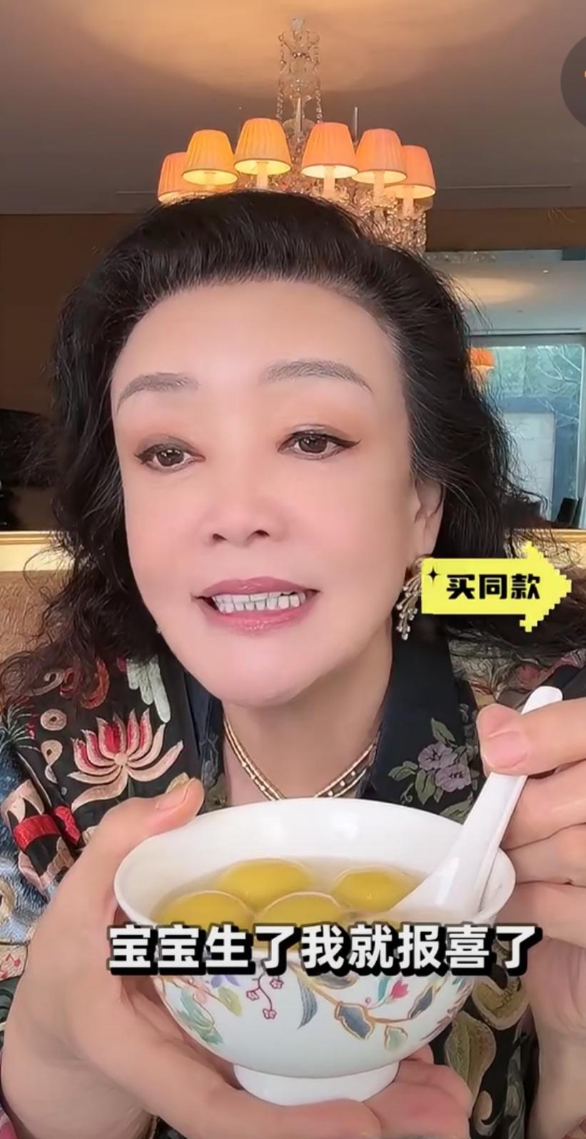 张兰直播时表示媳妇马筱梅还没有生。但是已经到湾湾待产了。有粉丝问张兰为什么没有过