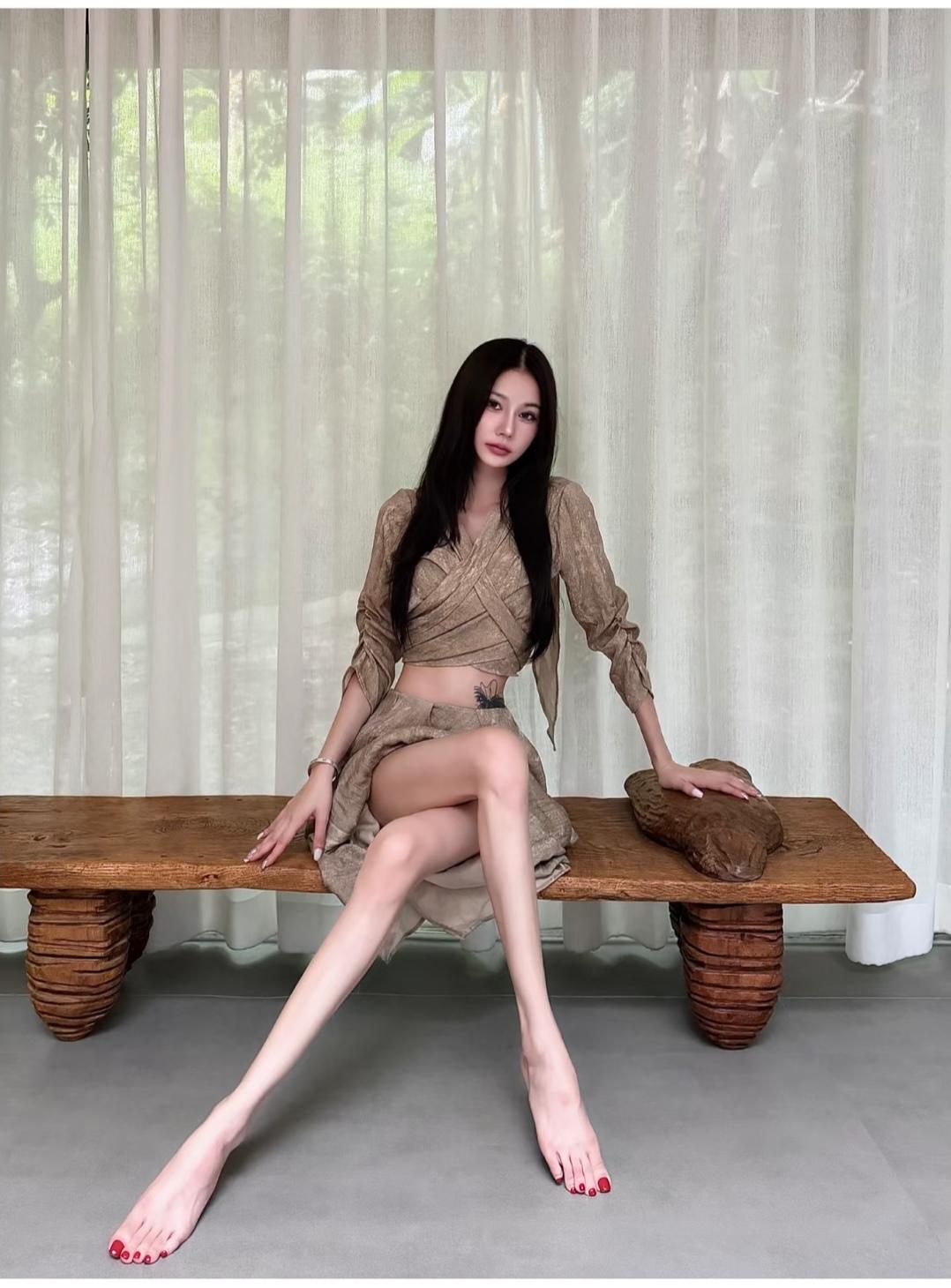 天啊，这就是所谓的长腿玉足吗？