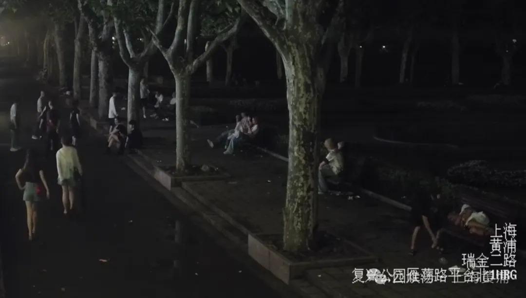 2026年8月31日，据极目新闻报道，上海黄浦警方通报一起发生在公园内的盗窃案件