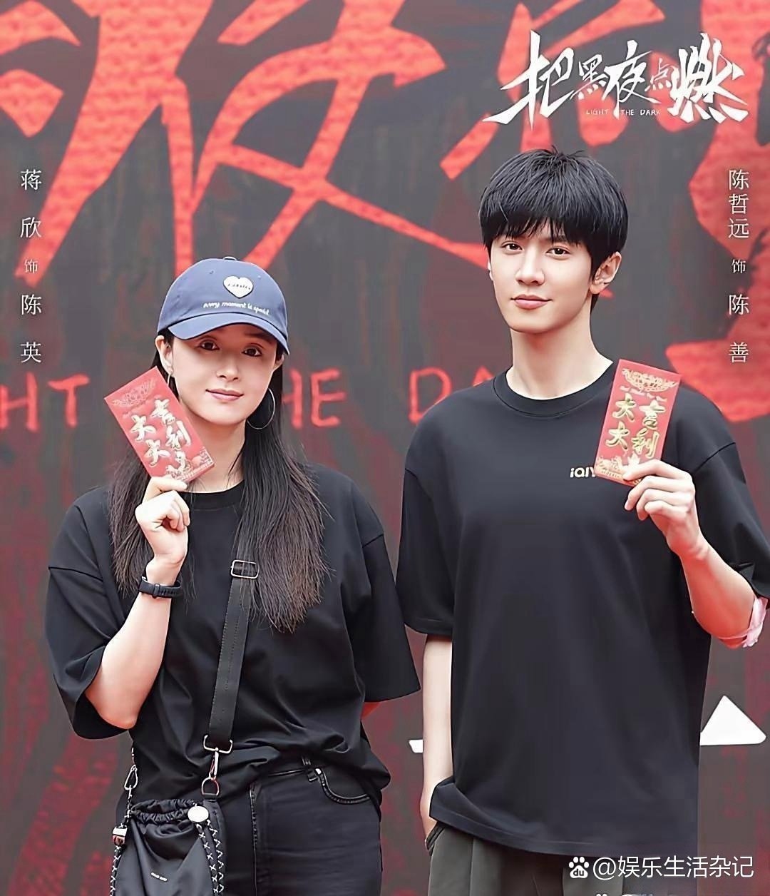 原‏来姐‎‏姐⁠这么‌高啊﻿，‌‏‏穿平‎‌底鞋跟陈哲‍⁠远‎差不多高了，而且又﻿⁠瘦，脸‌又‌小，