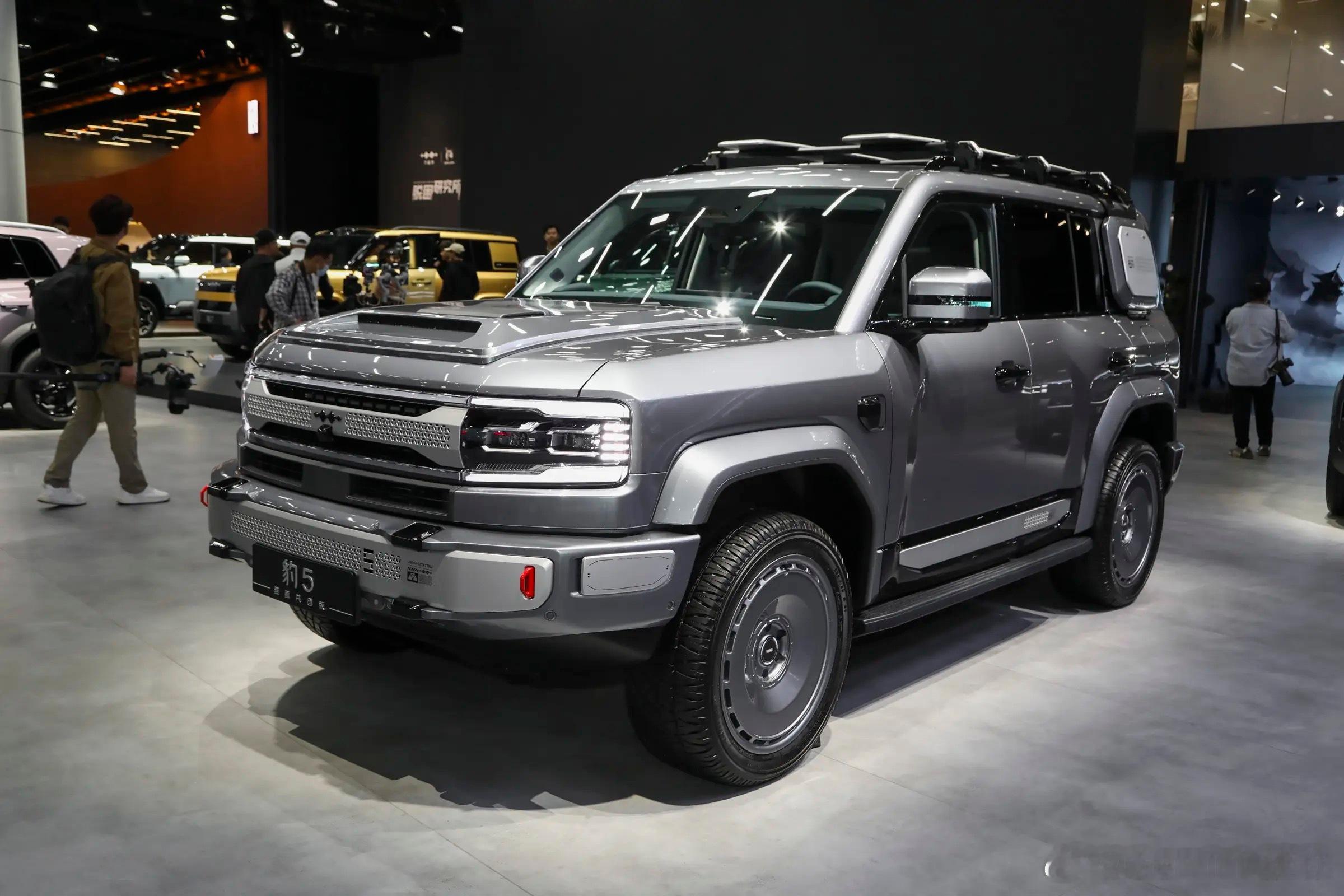 有人说和机械越野对立的是电驱越野，但这并不完全，真正和机械越野相对的是分布式驱动