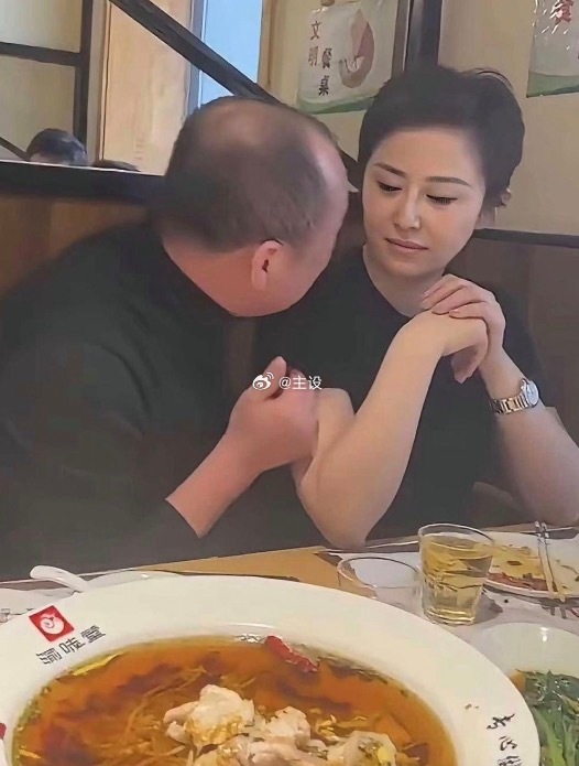 事实证明，只要有钱，颜值就是个屁！