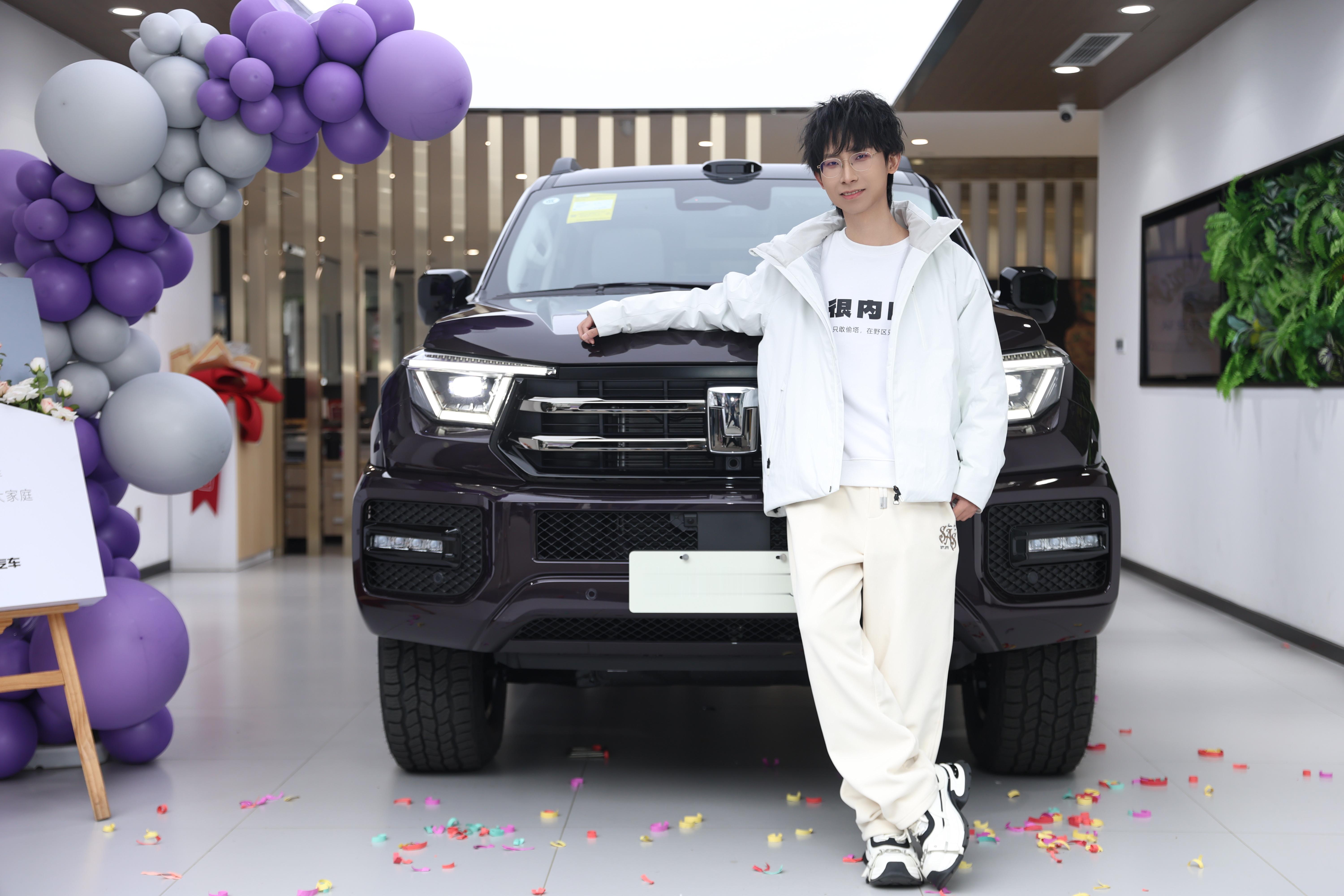 前有梦泪送爱人坦克400，被称为宠妻天花板，今天我们也终于亲眼见到了，霸道总裁宠