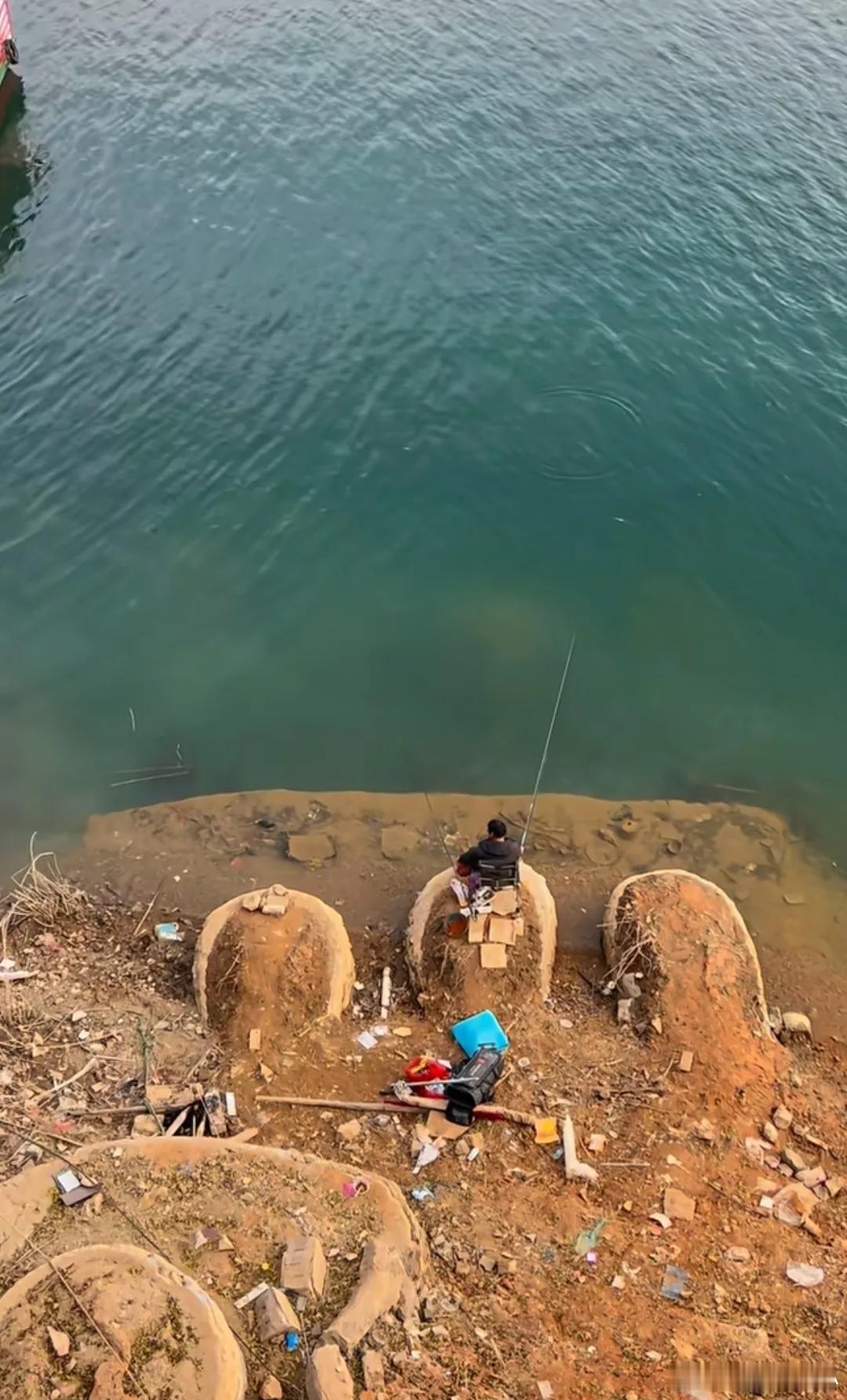 这大哥真是个狠人！果然，没有钓鱼佬到不了的地方！