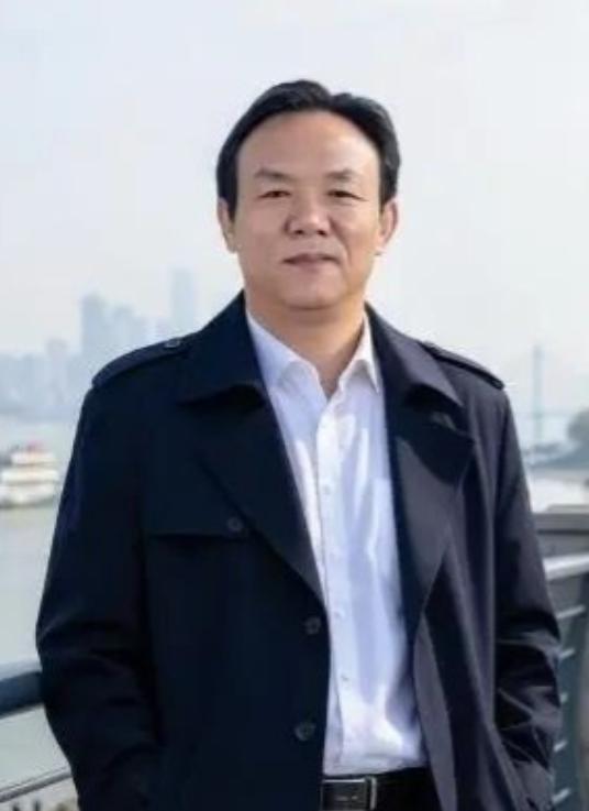 “恶人真心。”黄大发这个人，一辈子就干了两件事：一件事全中国都知道了，另一件事他