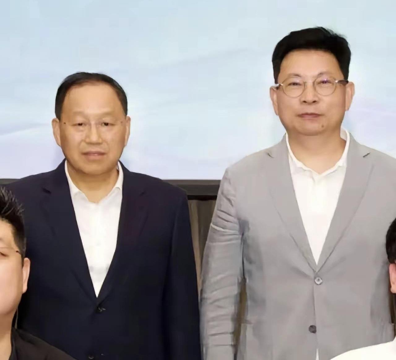 刚吃上几天肉，就忘了自己姓啥了？赛力斯这波操作，算是把“膨胀”俩字演得明明白白。