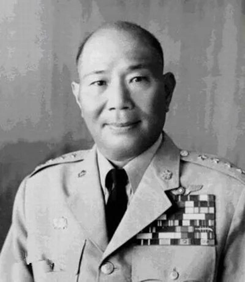 1950年，吴石被捕后，他的上司周至柔做了几件事情想救他，原因很简单，他在日记中