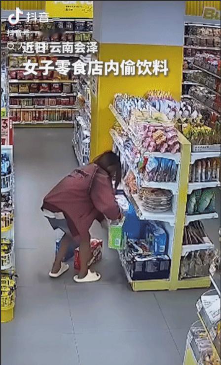 “太离谱了!”云南会泽，一名女子鬼鬼祟祟地在超市里偷走4箱牛奶，见没被店员发现