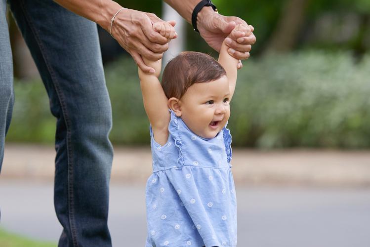 教育孩子得从孩子会说话就开始教育是一项始于生命开端的系统工程。您提