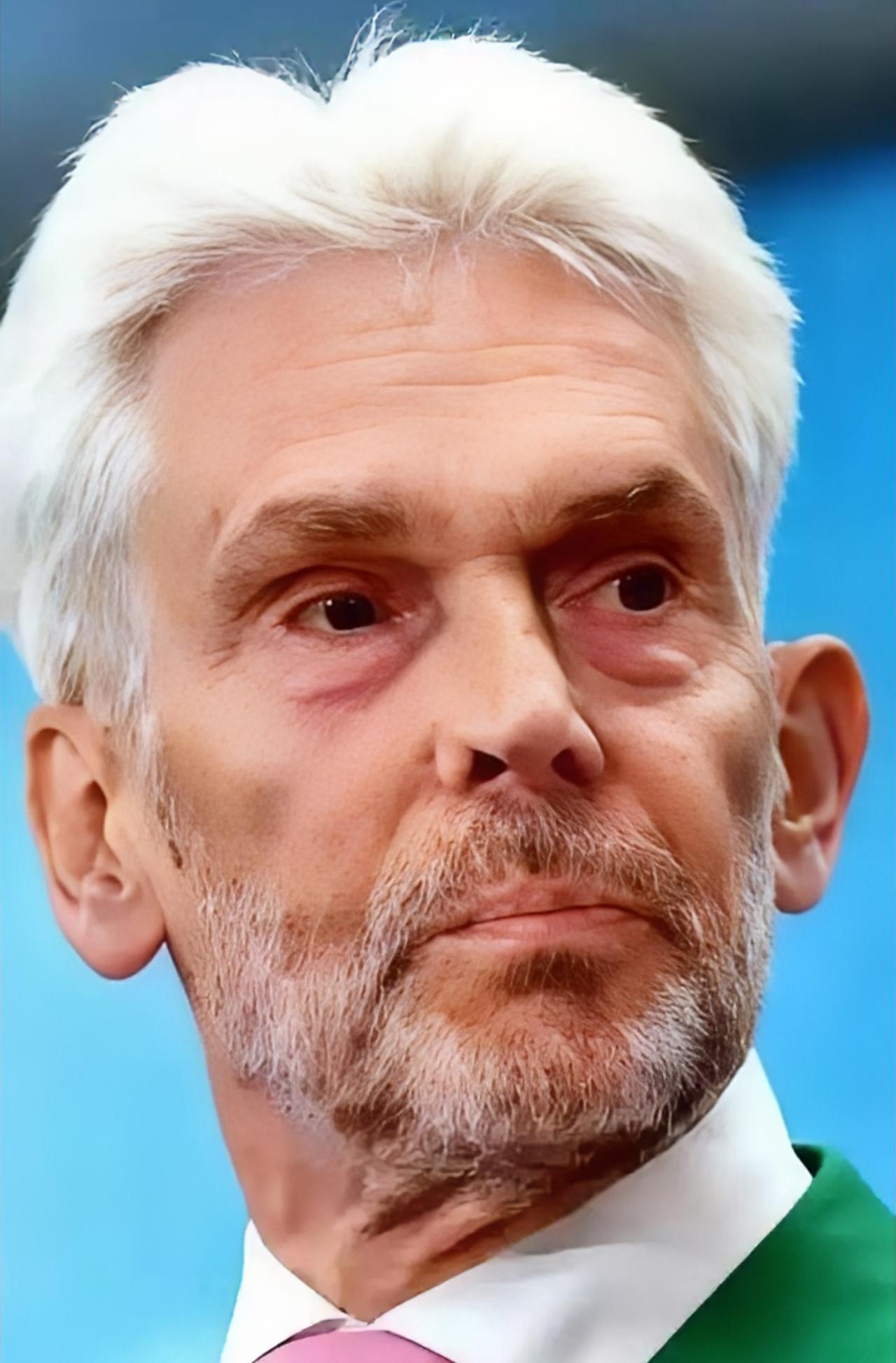 中国和荷兰谈妥了没想到荷兰新政府上来之后，第一件事情便是缓和和中国的关系！他们