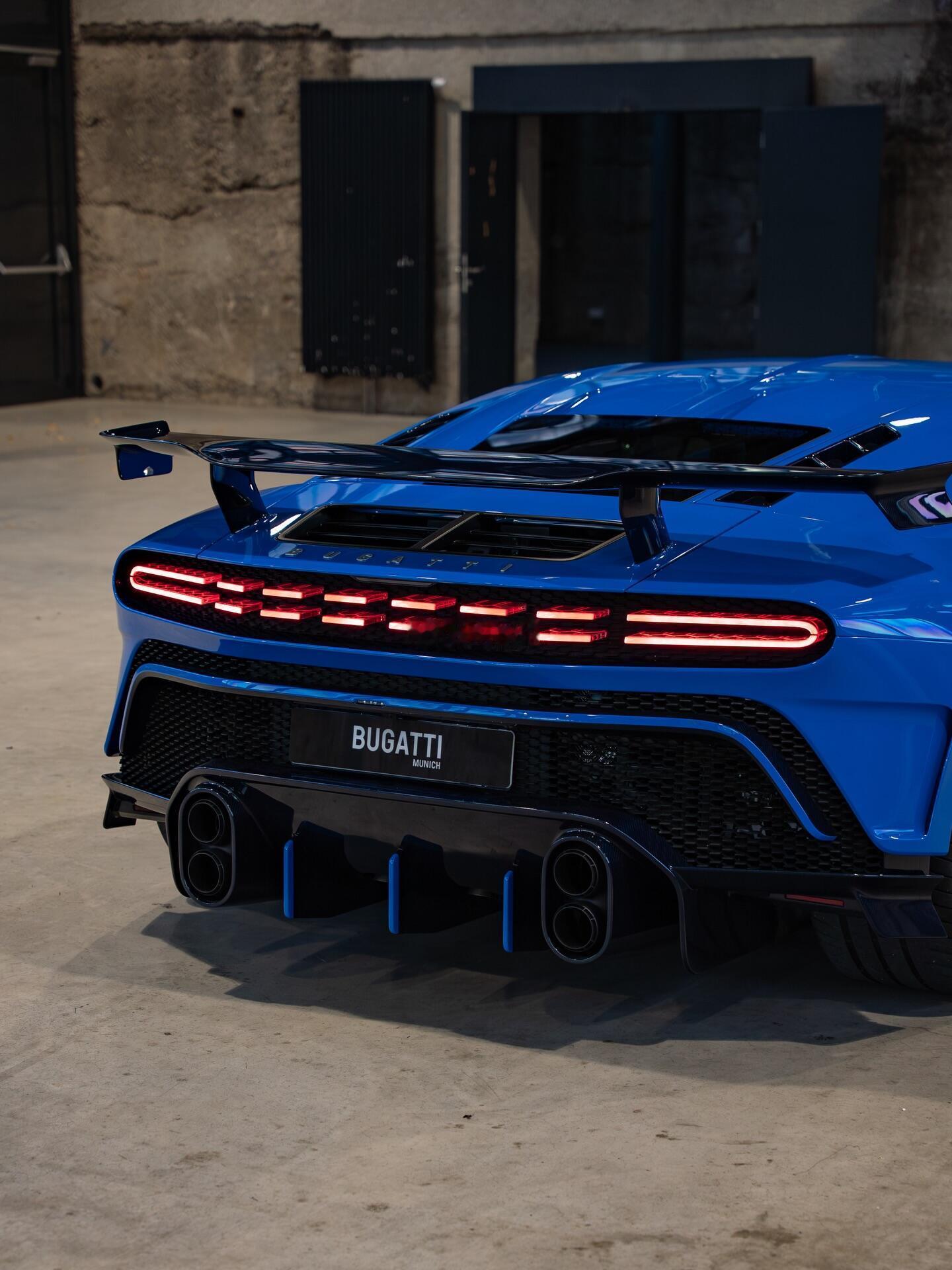 对经典EB110的现代致敬之作，作为对经典EB110的现代致敬之作，布加