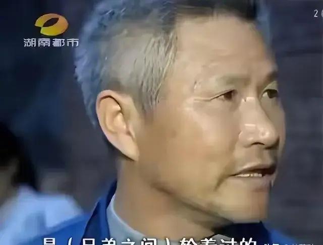 88岁的刘老太在湖南邵阳选择了离开人世。她喝敌敌畏前，就坐在自家门槛边，眼巴巴盼