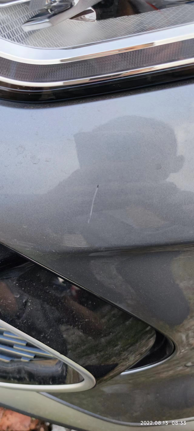 剐蹭车有什么说法吗等车四个月了销售今天问我说有辆路上刮了，可以提前拿车，要不