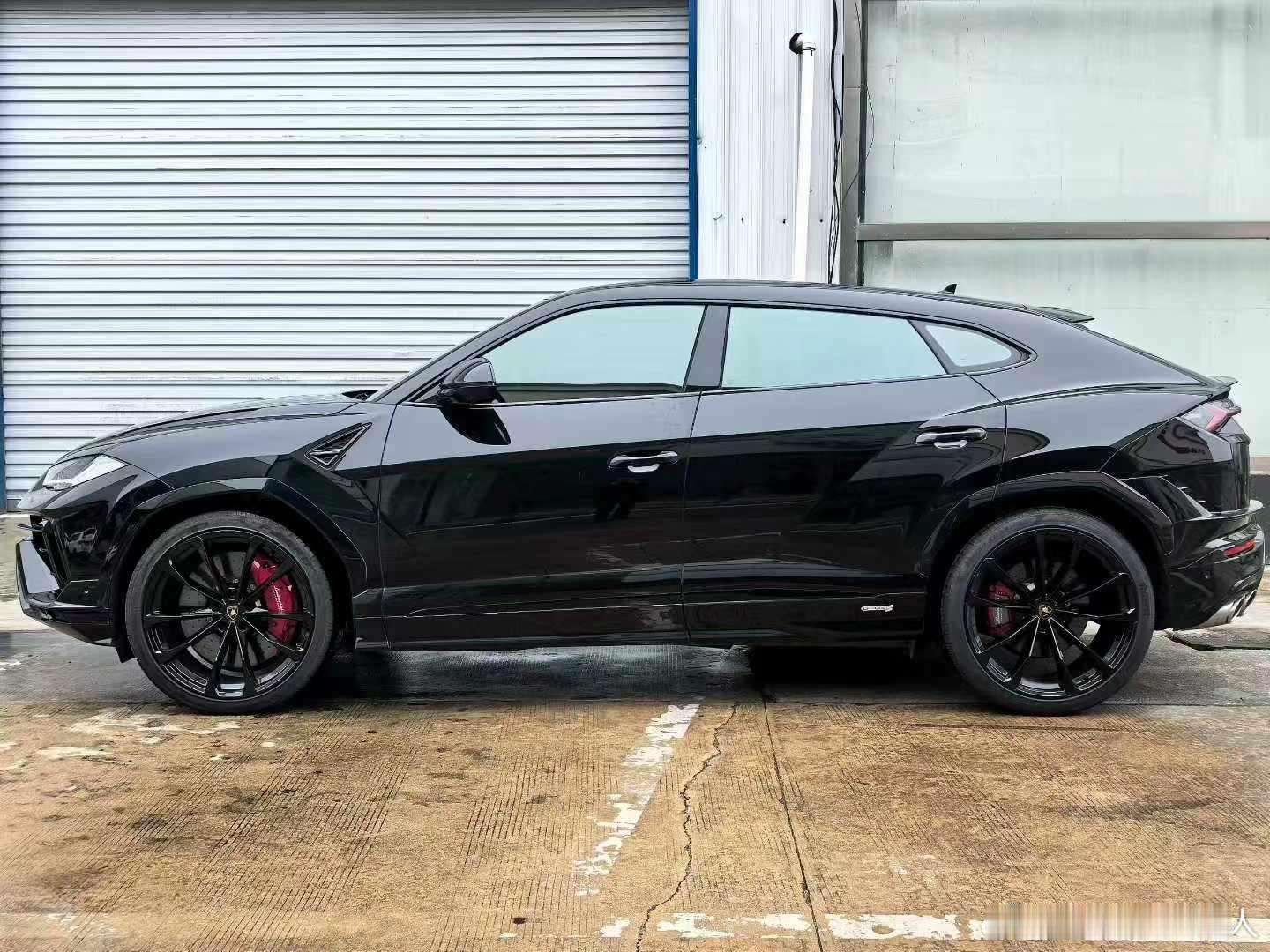 兰博基尼urusS高定版配色与配置，23年4月上牌，8400公里