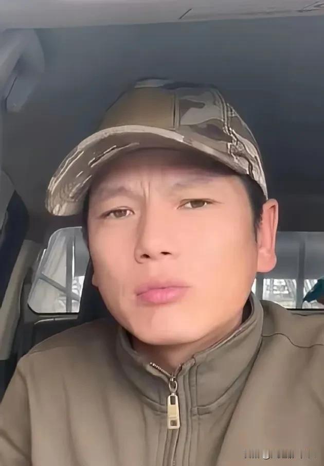 这位大哥来自双鸭山，正是他的无人机率先发现了小丁一。当政府询问他想要何种奖赏时，