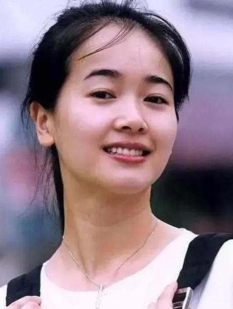 记者拍到陈道明在左小青公寓待足六小时才匆匆离去，次日他妻子面对镜头驳媒体