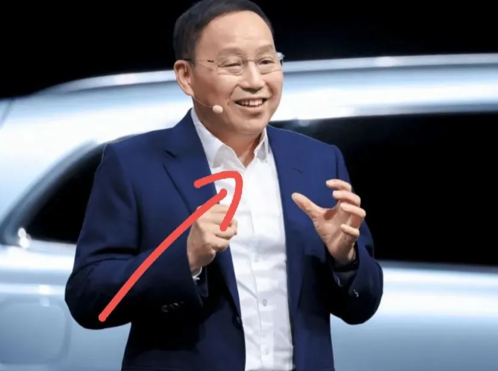 现在全网最愁的应该是赛力斯董事长张兴海了吧！不是愁汽车的销量，也不是愁收入，