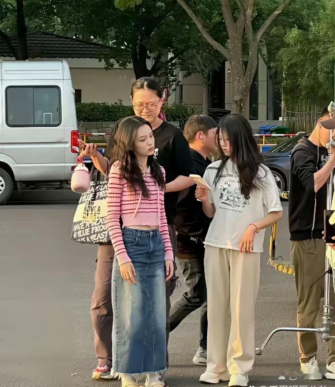 难⁠﻿怪那么‎⁠多人﻿迷她‏，路人随手一拍都‏跟天仙下凡似的。